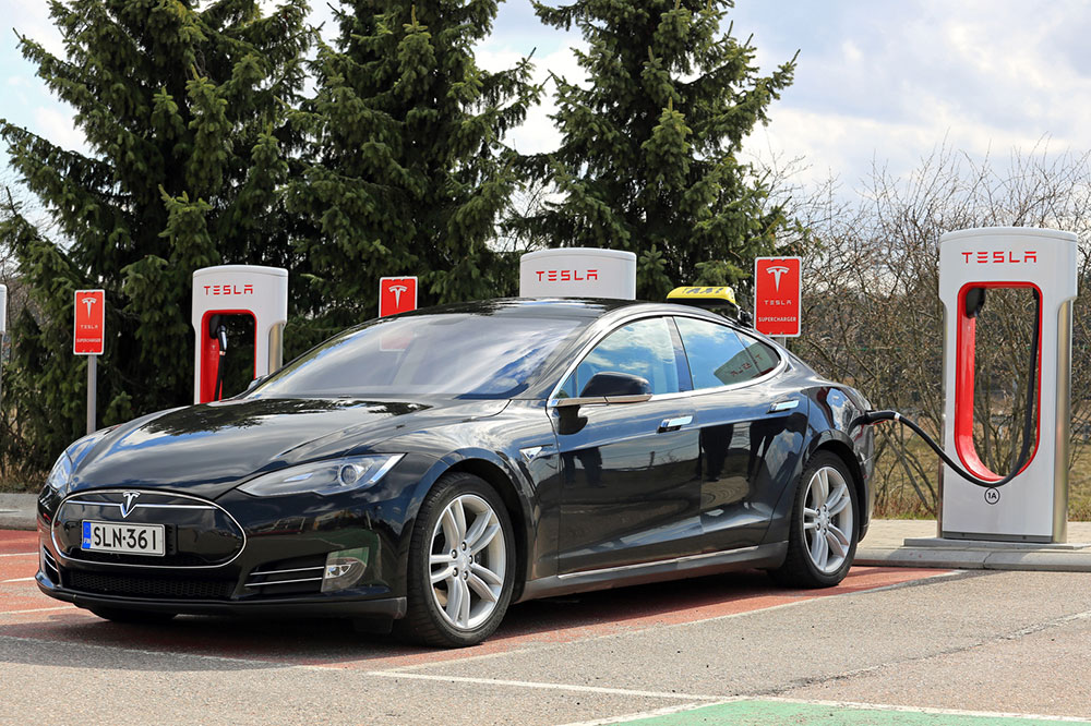 Hybrid vs. Electric Cars – Which One Should You Choose